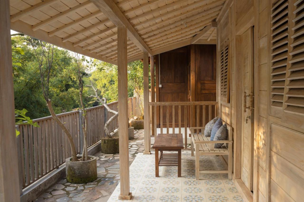 Secret Joglo Lebih Hotel Exterior photo
